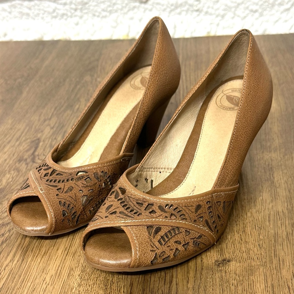 Nurture‎ Brown Leather Wooden Heels Kitten Pumps size 8M